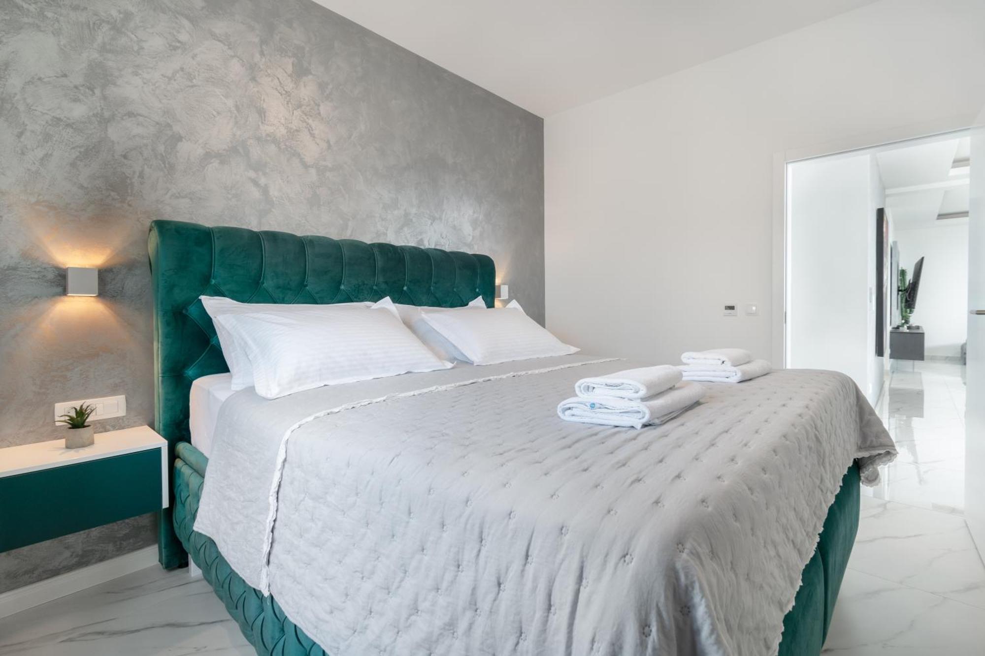 Lux Penthouse Panoramic View With Jacuzzi Daire Makarska Dış mekan fotoğraf