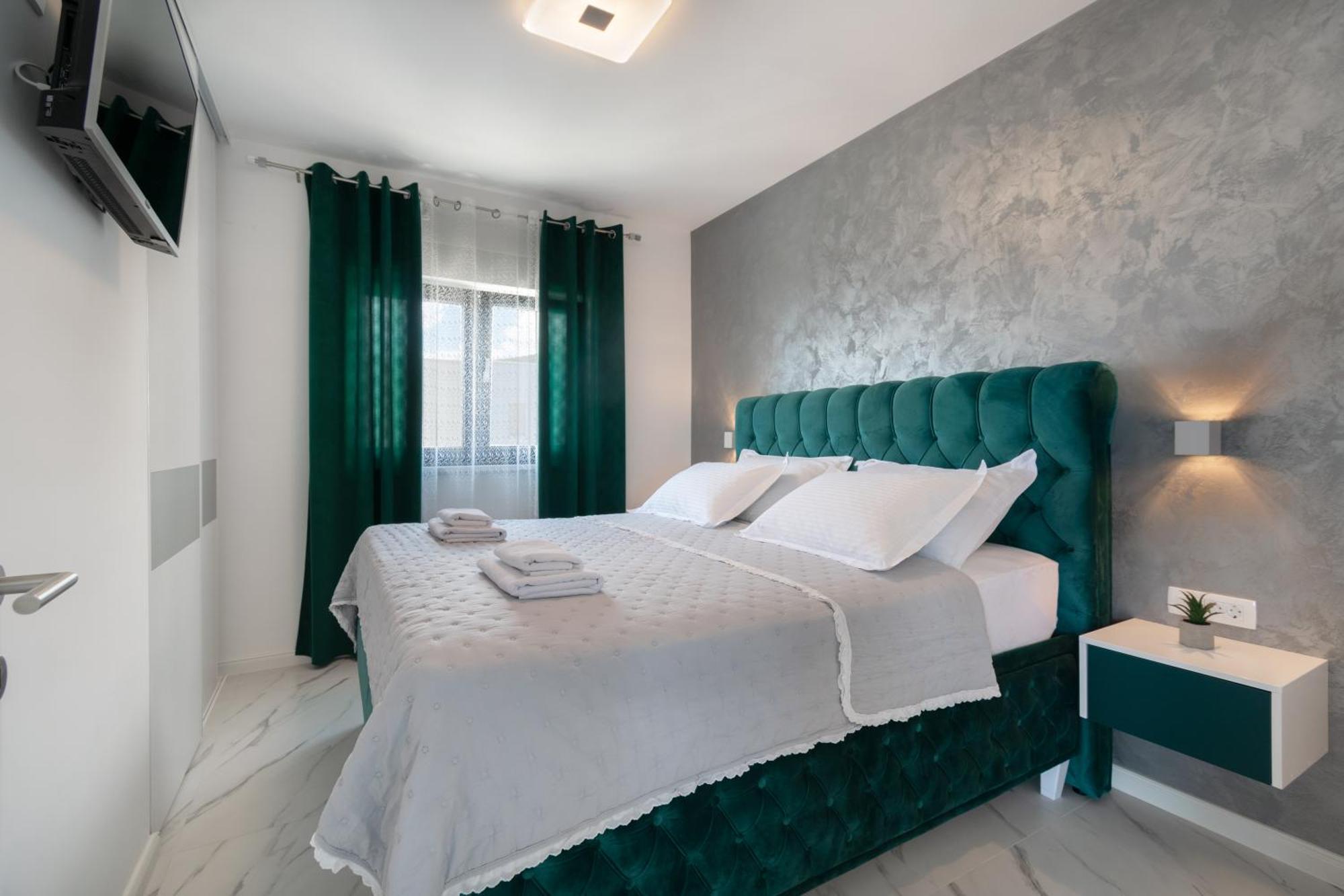 Lux Penthouse Panoramic View With Jacuzzi Daire Makarska Dış mekan fotoğraf